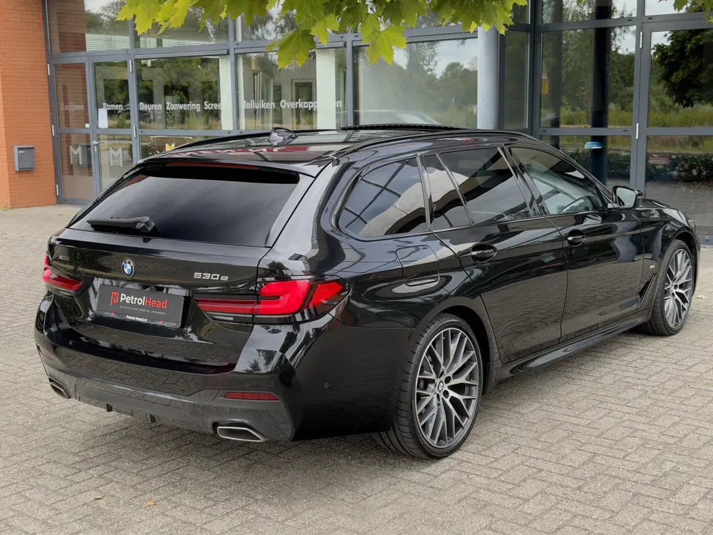 BMW 5-serie 5 Serie Touring 530e xDrive High Executive uit 2020, foto 13