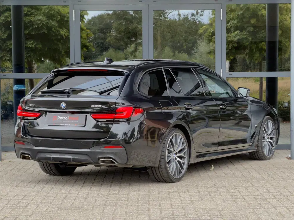 BMW 5-serie 5 Serie Touring 530e xDrive High Executive uit 2020, foto 3