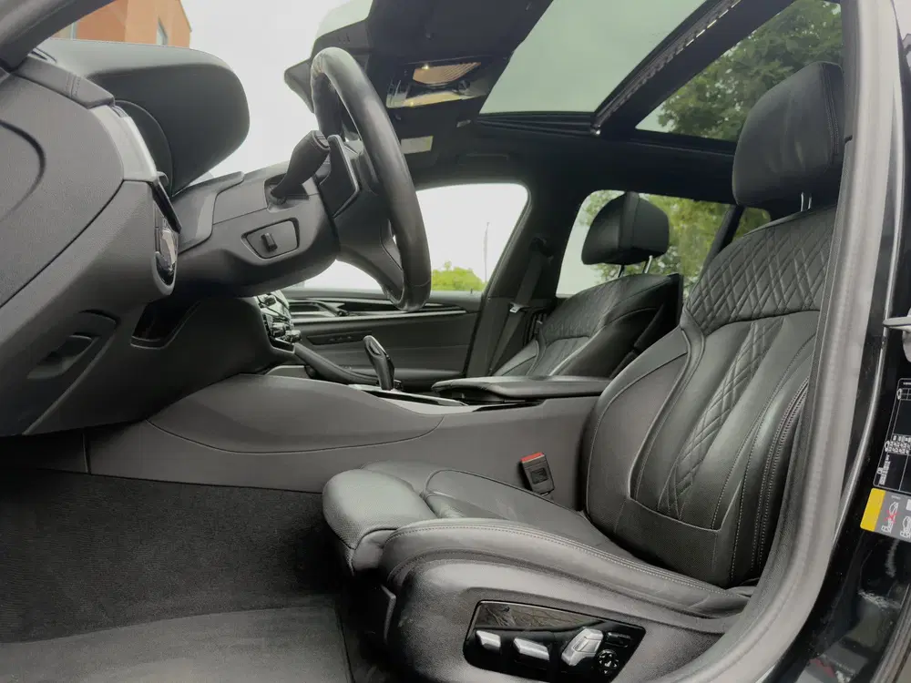 BMW 5-serie 5 Serie Touring 530e xDrive High Executive uit 2020, foto 4