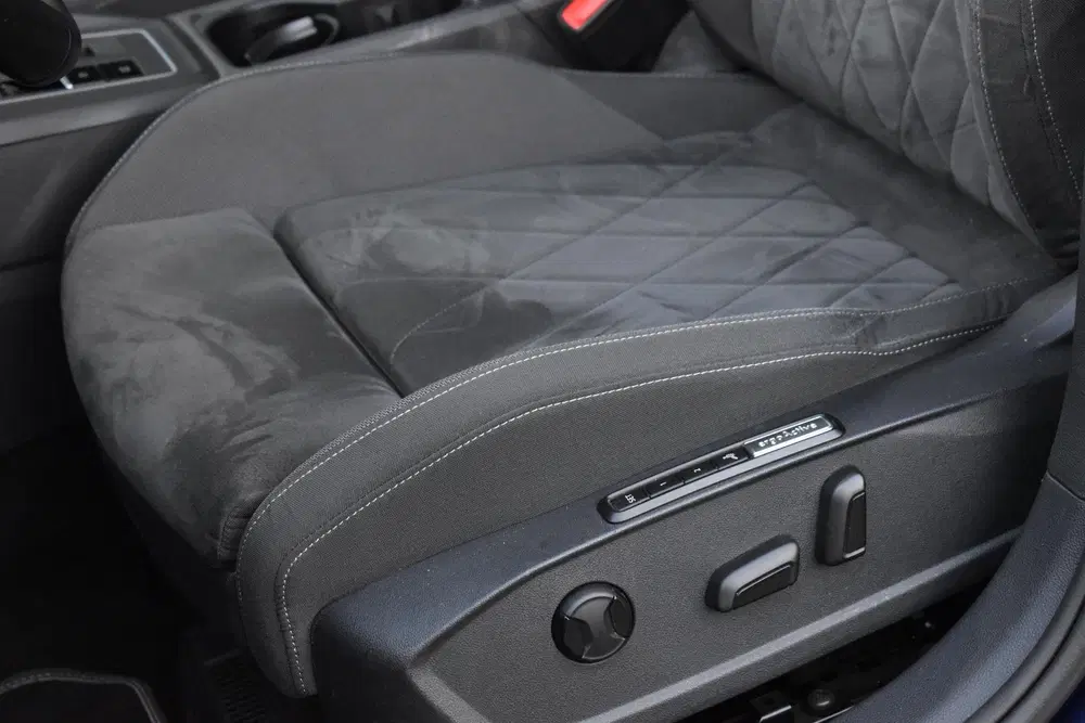 Volkswagen Golf 1.5 eTSI R-Line Pano Massage Camera Trekha uit 2020, foto 12