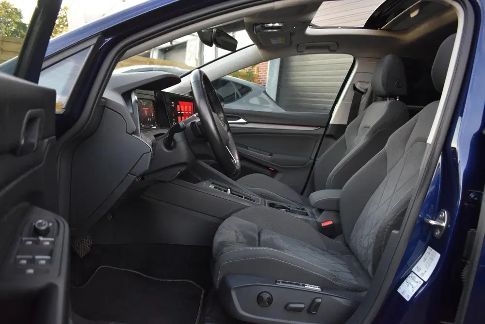 Volkswagen Golf 1.5 eTSI R-Line Pano Massage Camera Trekha uit 2020, foto 9