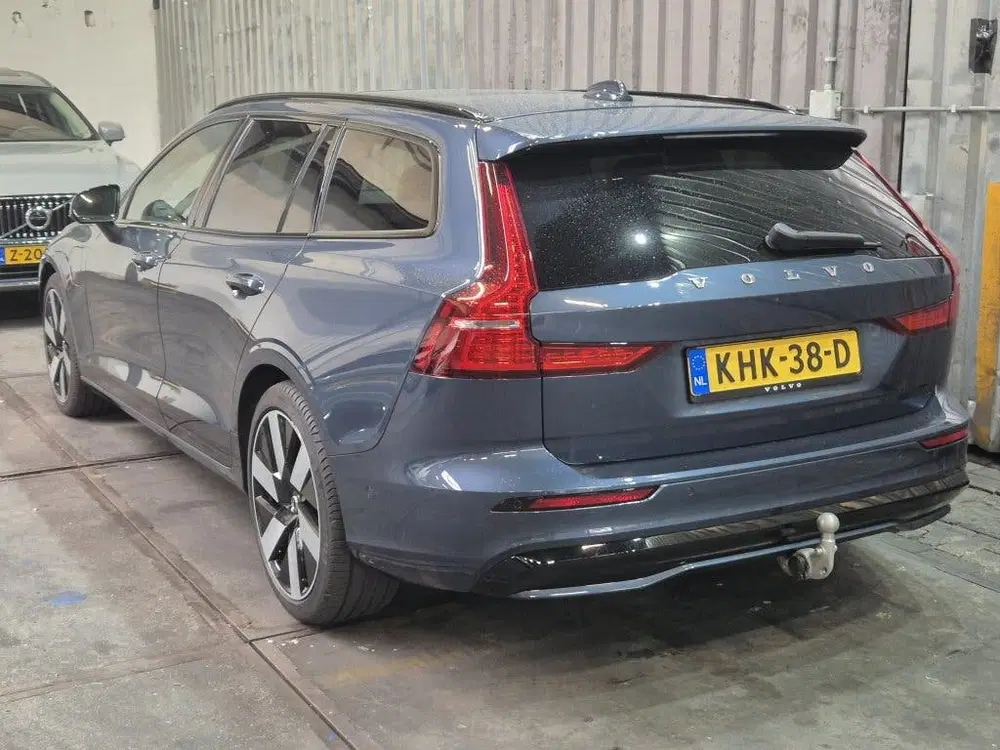 Volvo V60 2.0 T6 AWD + Dark uit 2026, foto 2