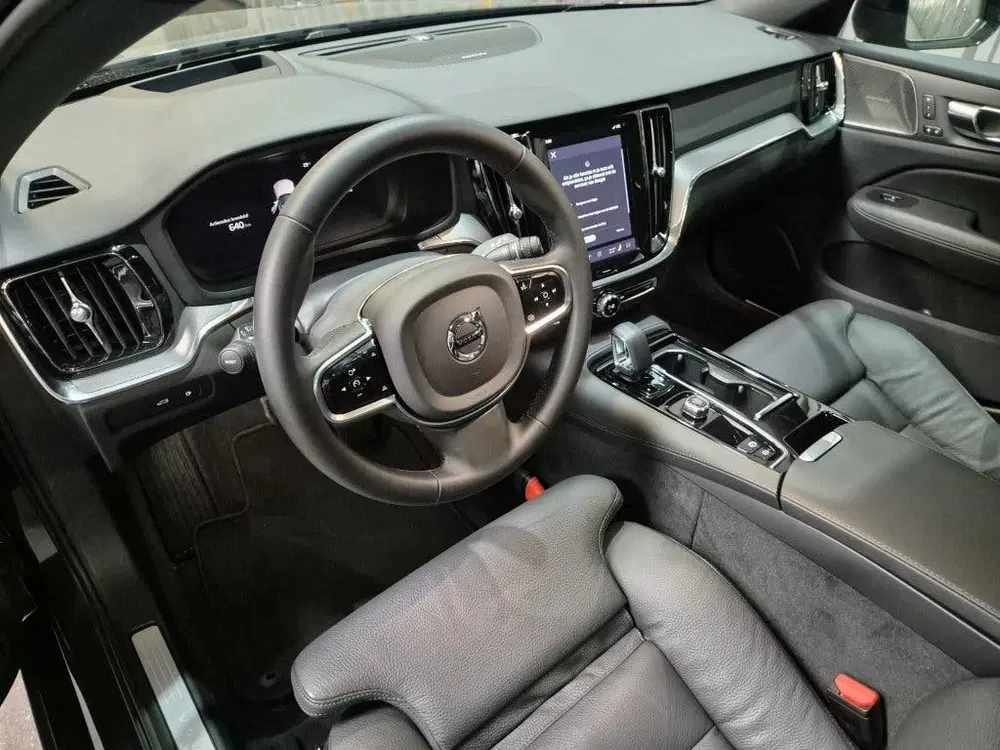 Volvo V60 2.0 T6 AWD + Dark uit 2026, foto 3