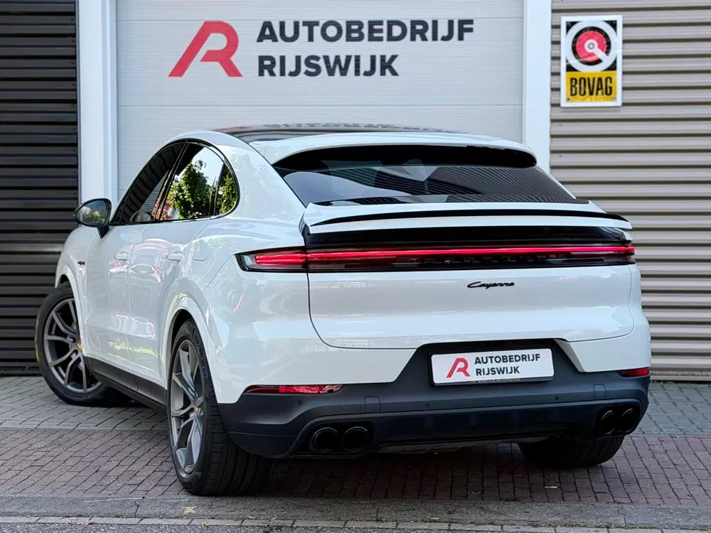 Porsche Cayenne Cayenne Coupé 3.0 E-Hybrid Pano uit 2023, foto 3