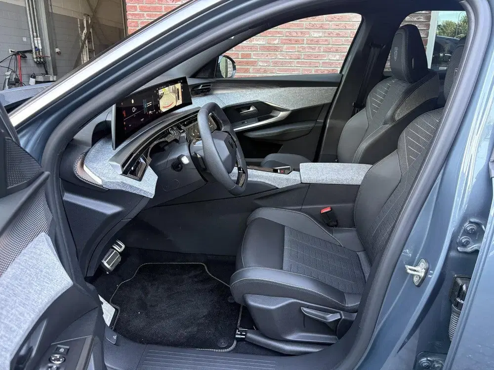 Peugeot 5008 GT Hybrid 145pk e-DCS6 uit 2022, foto 9