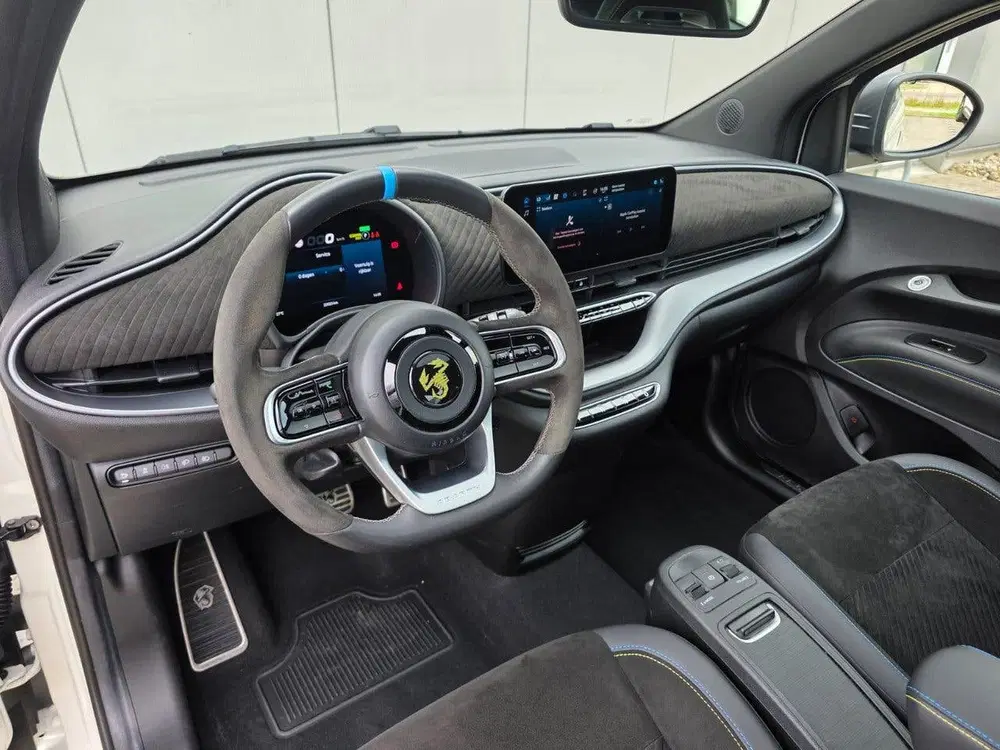Abarth 500 Turismo 42 kWh Navigatie uit 2024, foto 8