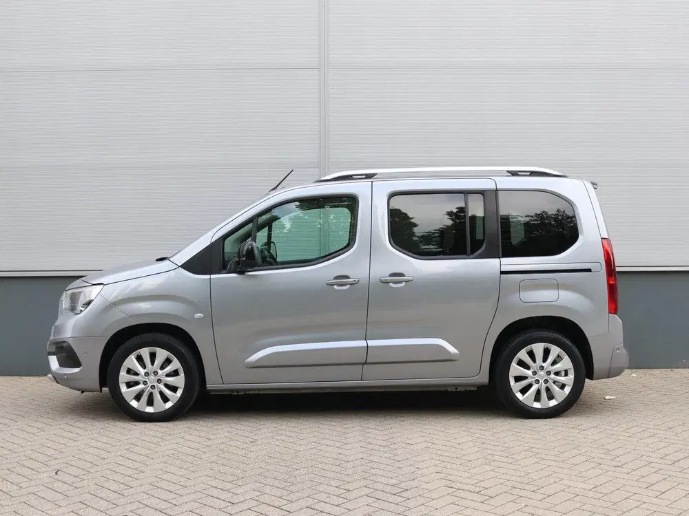 Opel Combo Life L1H1 Elegance 50 kWh 136pk uit 2022, foto 2