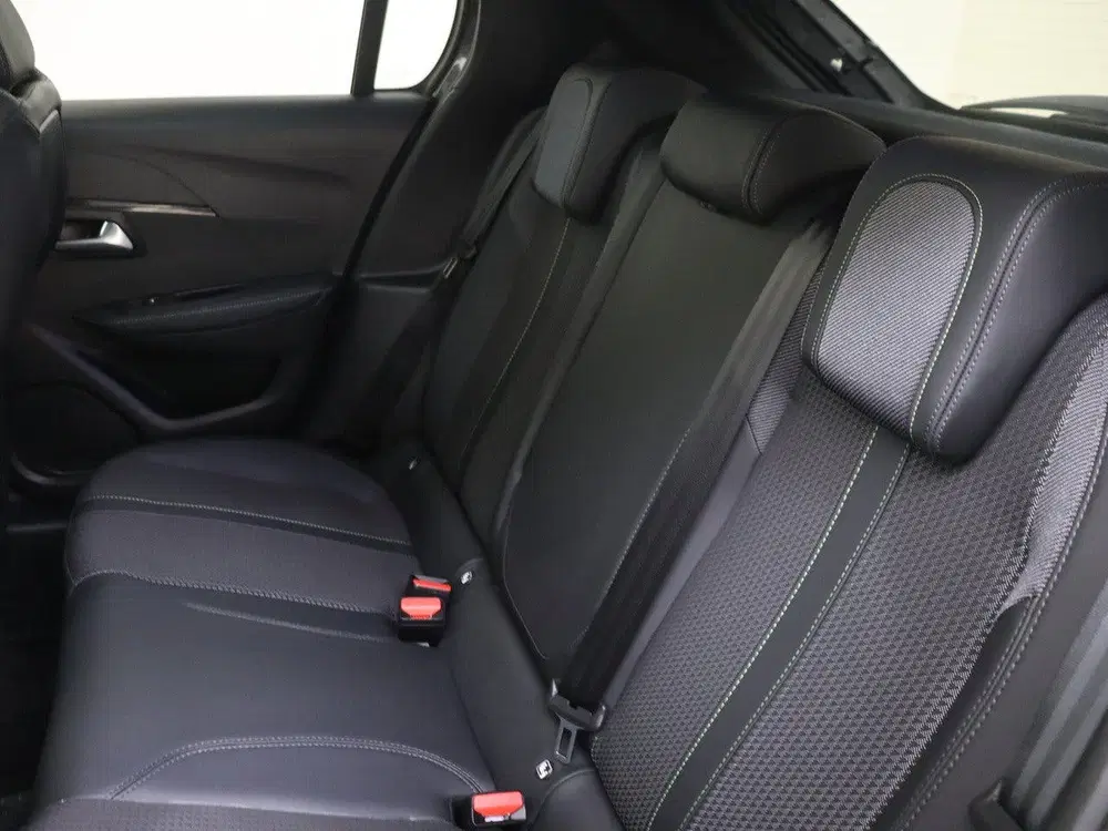 Peugeot 208 1.2 PureTech GT (bj 2022) uit 2022, foto 12