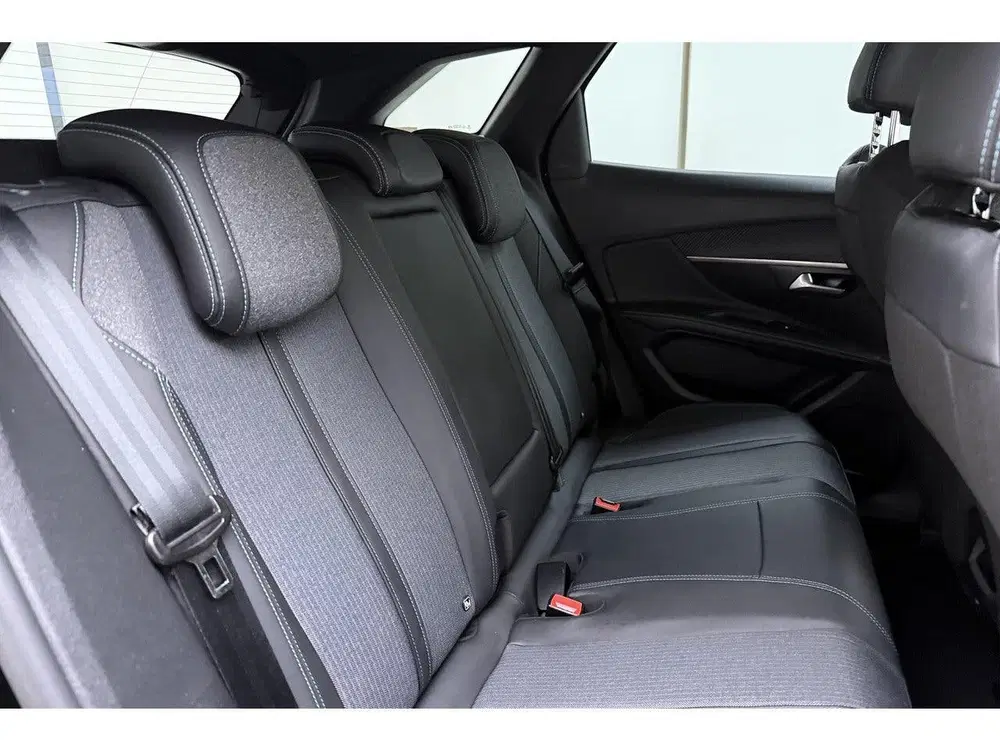 Peugeot 3008 1.6 HYbrid 180 Allure Pack Business uit 2024, foto 15
