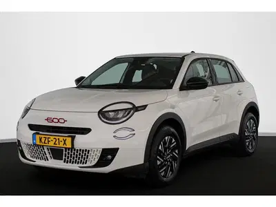 Fiat 600e RED 54 kWh Apple CarPlay Climate Control S uit 2024