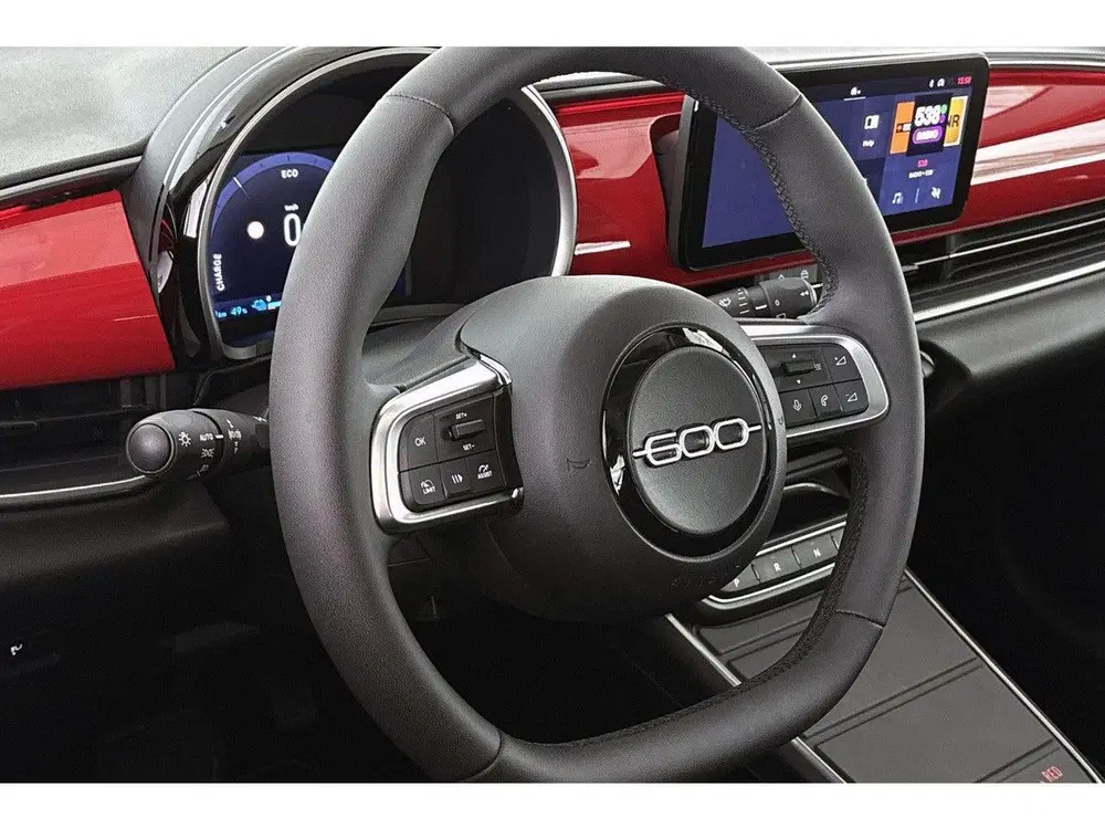 Fiat 600e RED 54 kWh Apple CarPlay Climate Control S uit 2024, foto 12