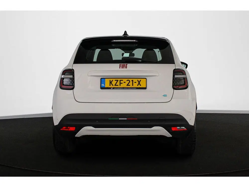 Fiat 600e RED 54 kWh Apple CarPlay Climate Control S uit 2024, foto 15
