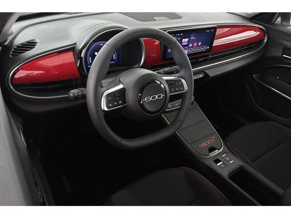Fiat 600e RED 54 kWh Apple CarPlay Climate Control S uit 2024, foto 5