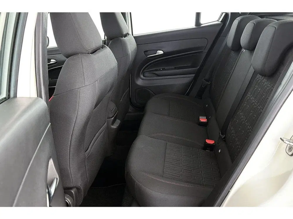 Fiat 600e RED 54 kWh Apple CarPlay Climate Control S uit 2024, foto 8