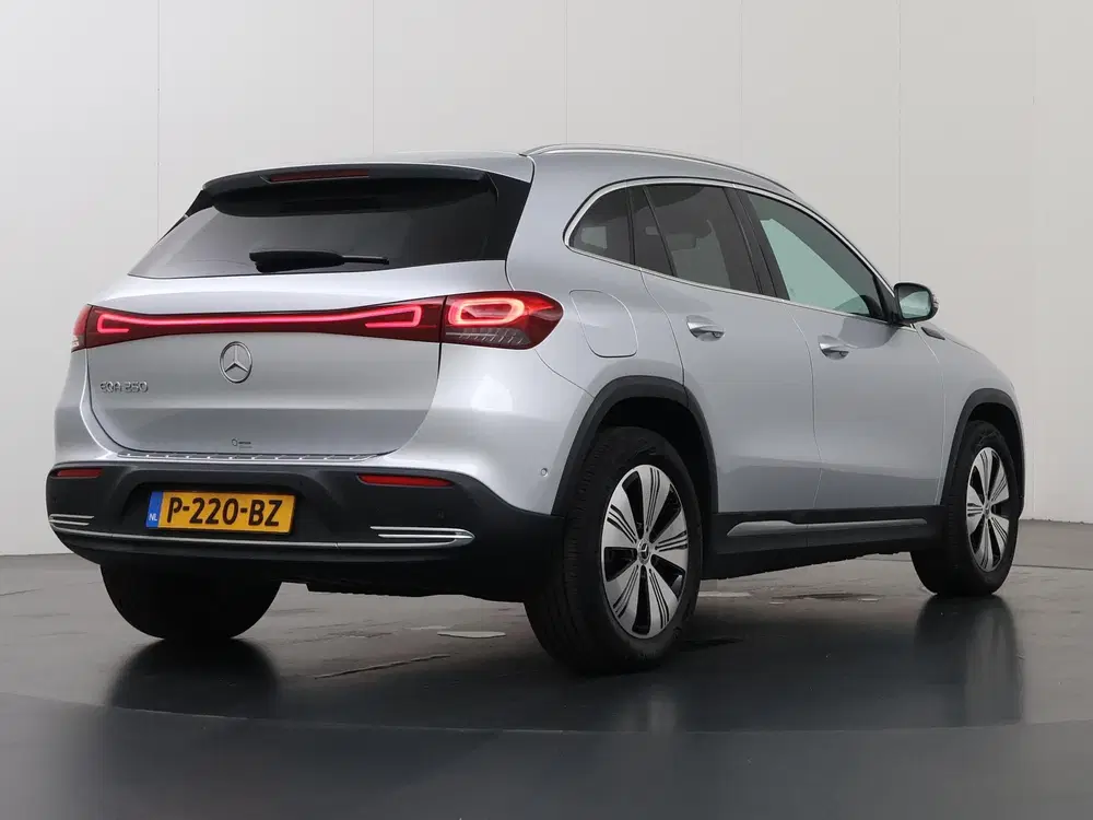 Mercedes-Benz EQA 250 Business Solution Luxury 67 kWh uit 2022, foto 2
