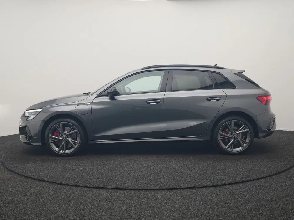 Audi A3 45 TFSI e S Line PHEV 245pk Dealer O.H. uit 2022, foto 2