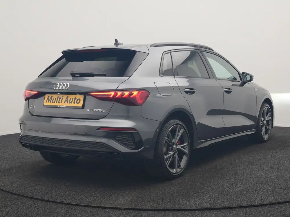 Audi A3 45 TFSI e S Line PHEV 245pk Dealer O.H. uit 2022, foto 3