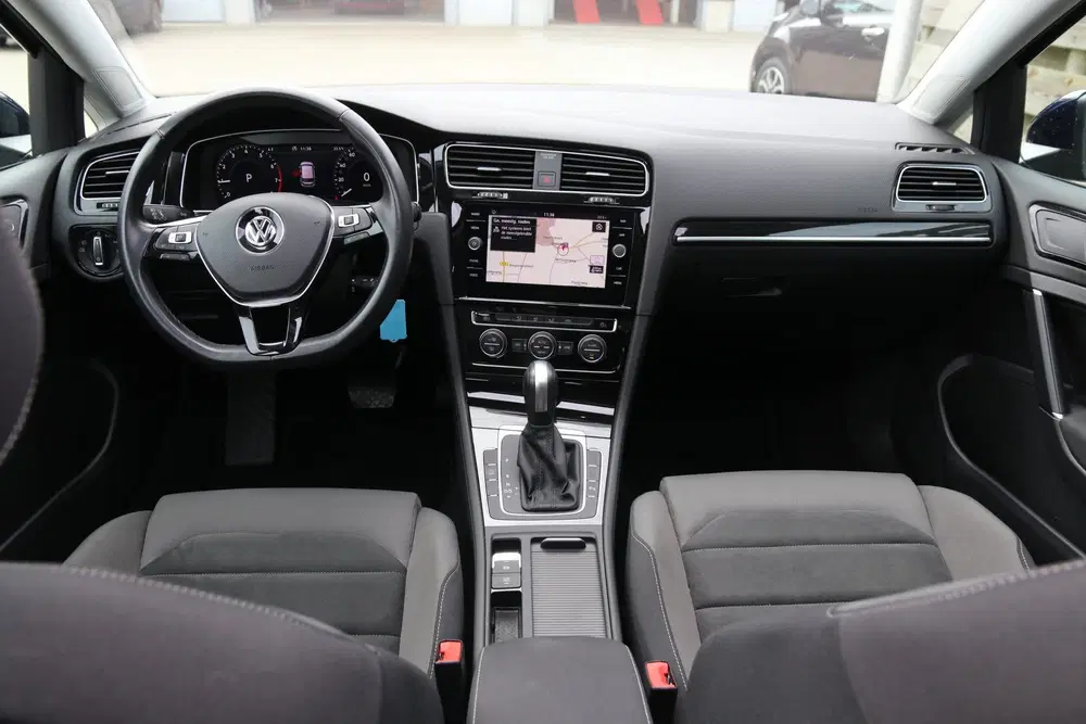 Volkswagen Golf 1.5 TSI Highline uit 2020, foto 2