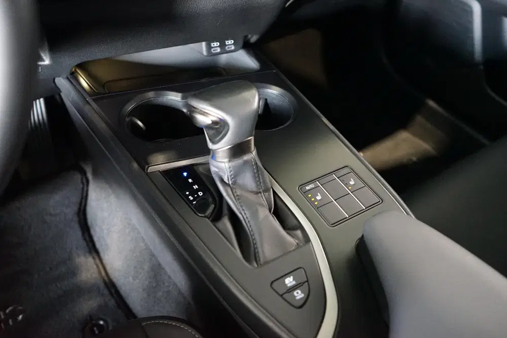 Lexus UX 250h F Sport LEDER uit 2023, foto 11