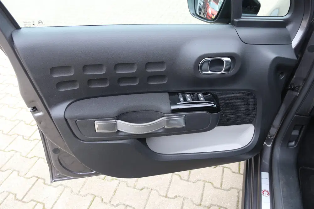 Citroën C3 1.2 PureTech C-Series Navi uit 2022, foto 13