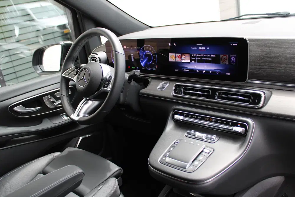 Mercedes-Benz EQV 300 L2 uit 2024, foto 3