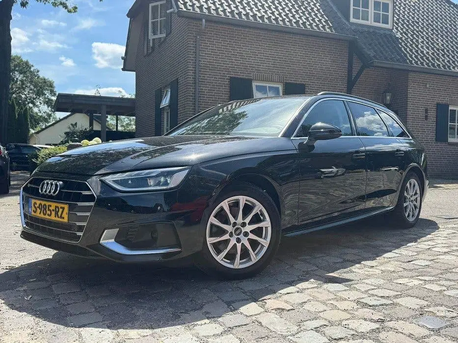 Audi A4 35 TFSI Advanced Edition Digi dash uit 2023