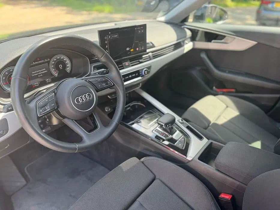 Audi A4 35 TFSI Advanced Edition Digi dash uit 2023, foto 9