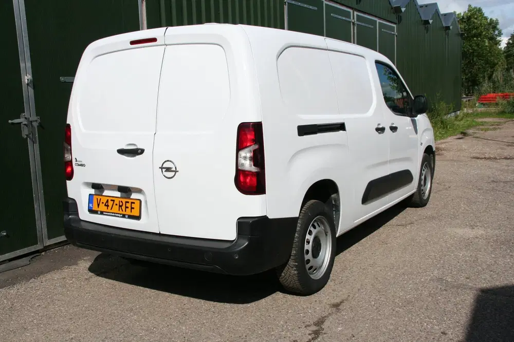 Opel Combo 1.5D L2H1 HEAVY 102 PK uit 2023, foto 3