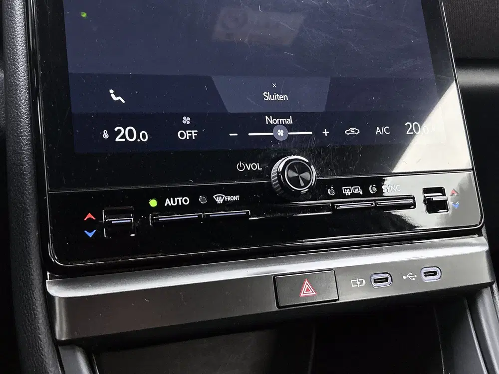 Lexus LBX 2WD uit 2025, foto 10