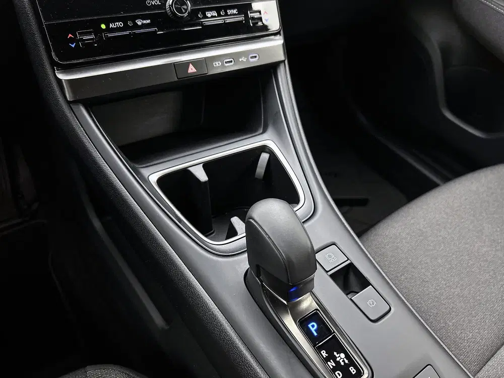 Lexus LBX 2WD uit 2025, foto 11