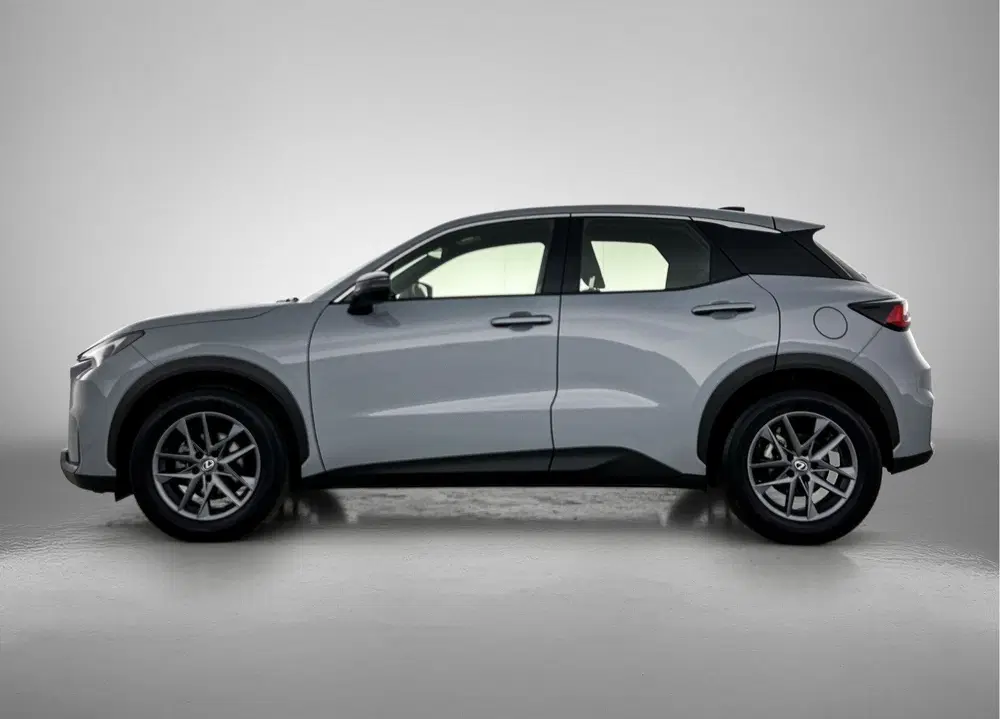 Lexus LBX 2WD uit 2025, foto 3