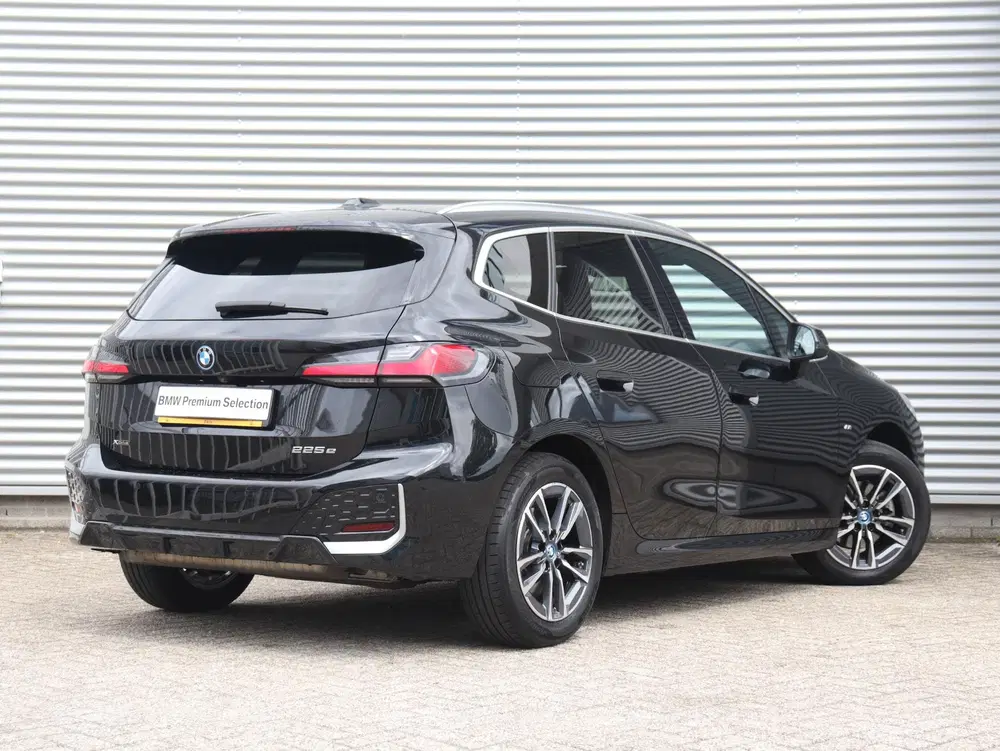 BMW 2-serie Active Tourer 225e xDrive uit 2023, foto 2