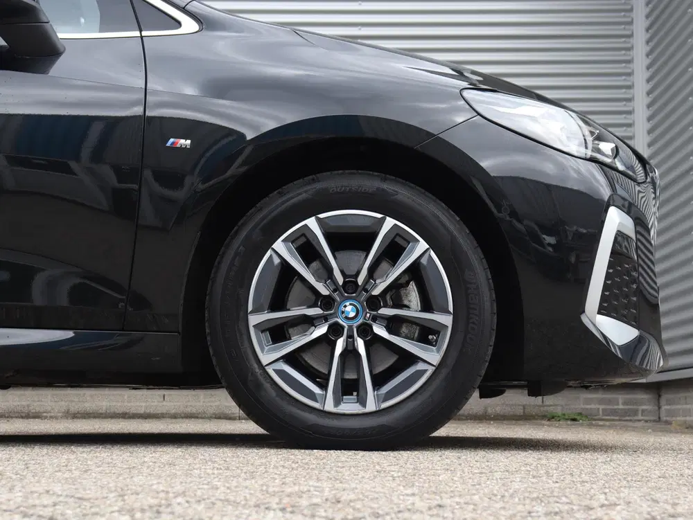 BMW 2-serie Active Tourer 225e xDrive uit 2023, foto 6