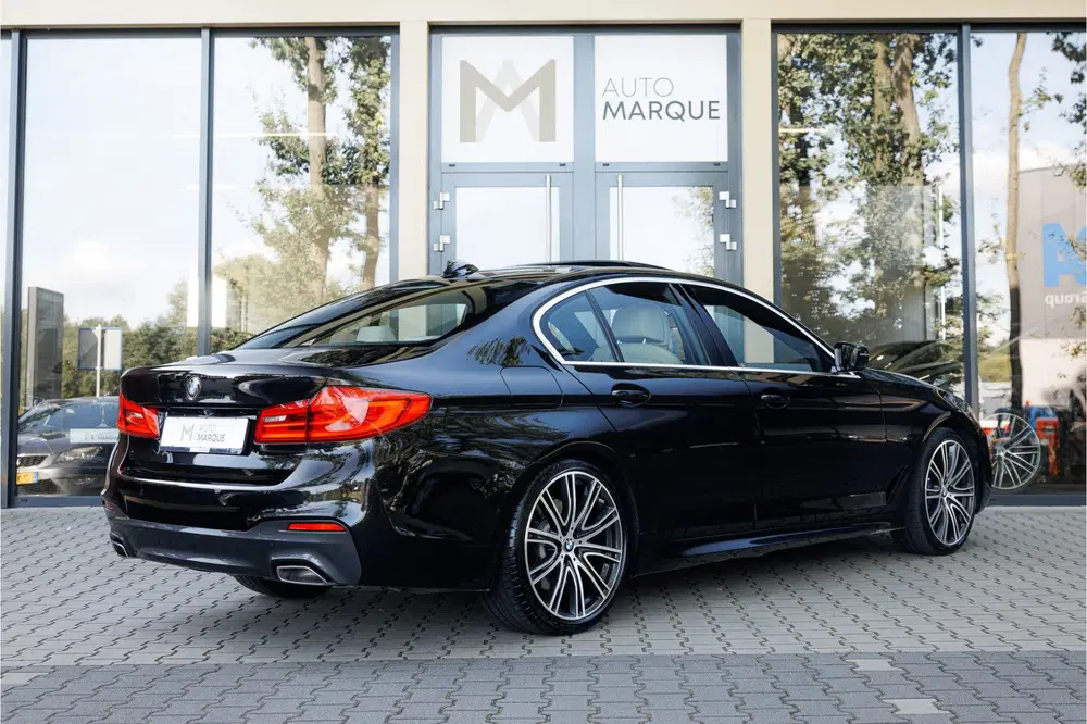 BMW 5-serie Sedan 530i Aut. High Executive uit 2020, foto 2
