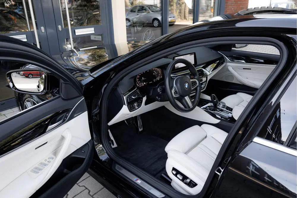 BMW 5-serie Sedan 530i Aut. High Executive uit 2020, foto 3