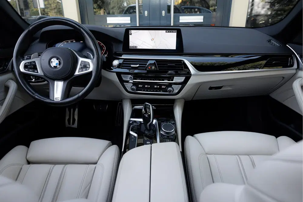 BMW 5-serie Sedan 530i Aut. High Executive uit 2020, foto 4