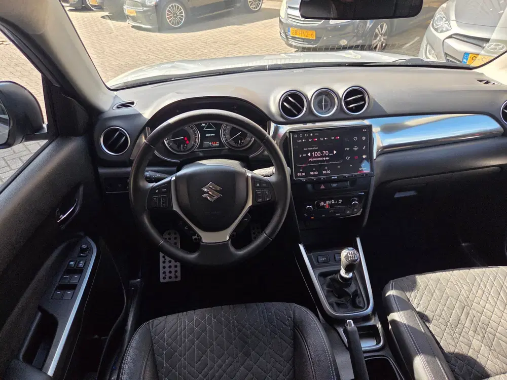 Suzuki Vitara 1.4 Boosterjet Style Smart Hybrid uit 2020, foto 10