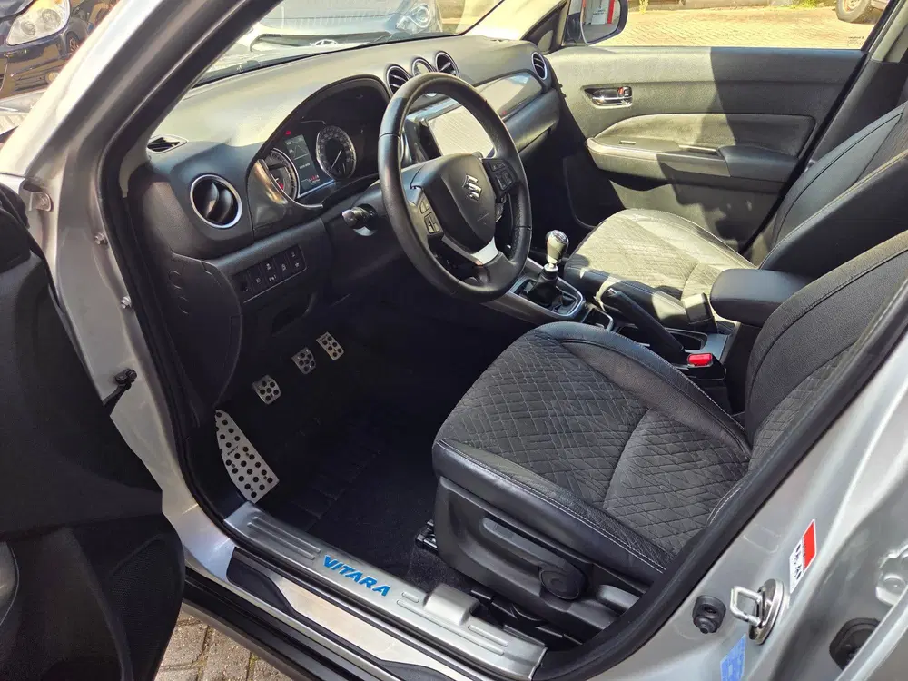Suzuki Vitara 1.4 Boosterjet Style Smart Hybrid uit 2020, foto 15