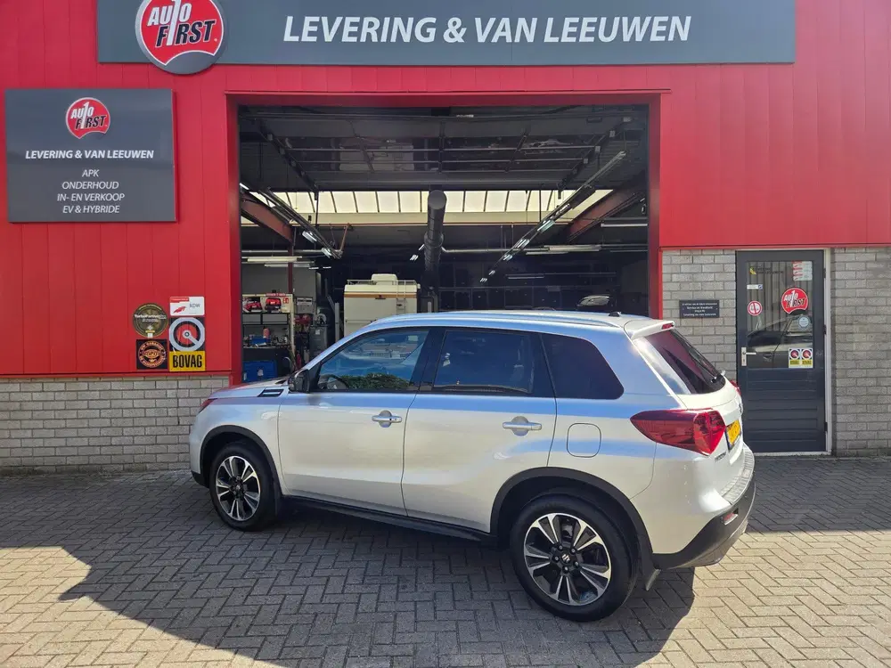 Suzuki Vitara 1.4 Boosterjet Style Smart Hybrid uit 2020, foto 2