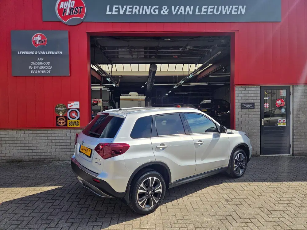 Suzuki Vitara 1.4 Boosterjet Style Smart Hybrid uit 2020, foto 3