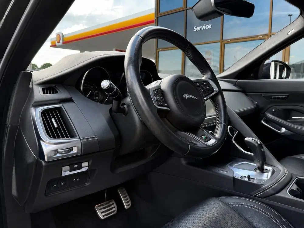Jaguar E-Pace 2.0 P250 AWD R-Dynamic SE uit 2020, foto 15