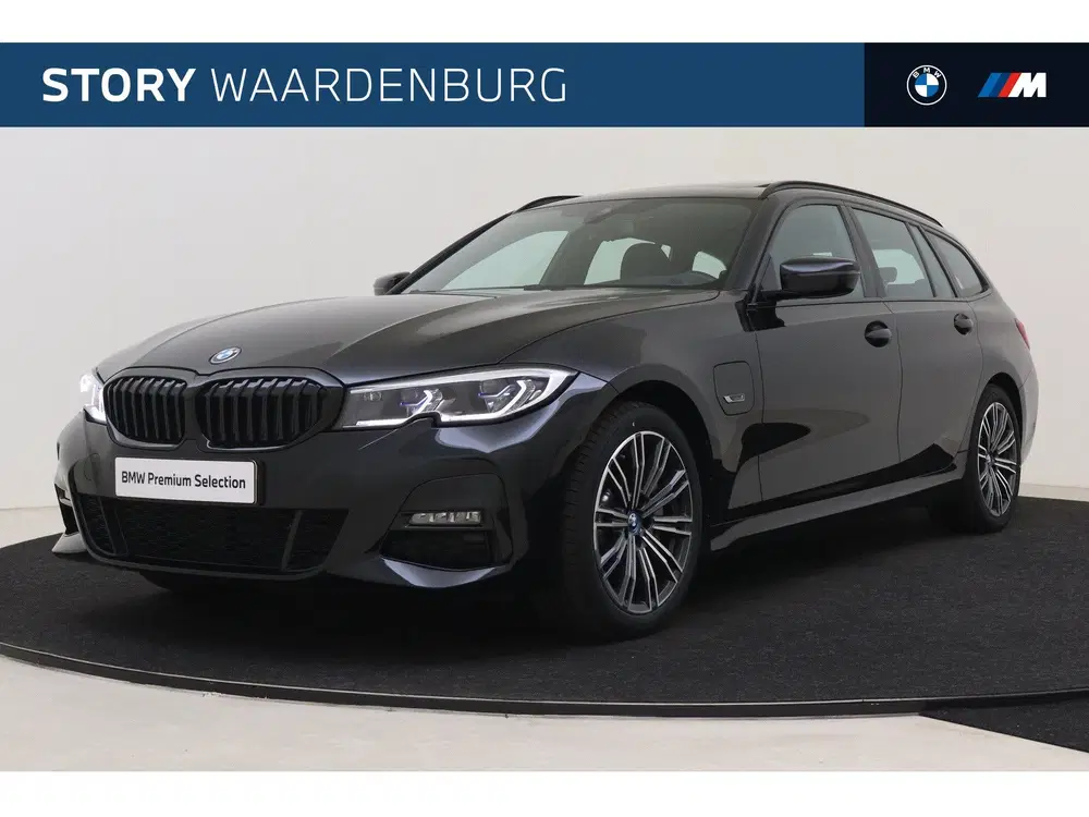 BMW 3-serie 330e High Executive M-Sport Automaat uit 2022