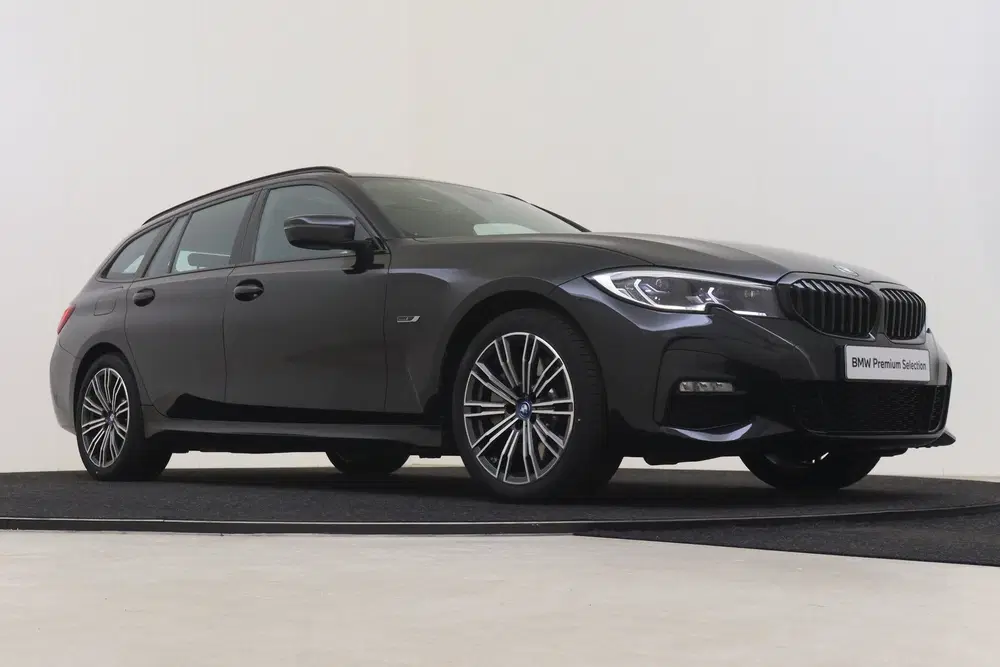 BMW 3-serie 330e High Executive M-Sport Automaat uit 2022, foto 10