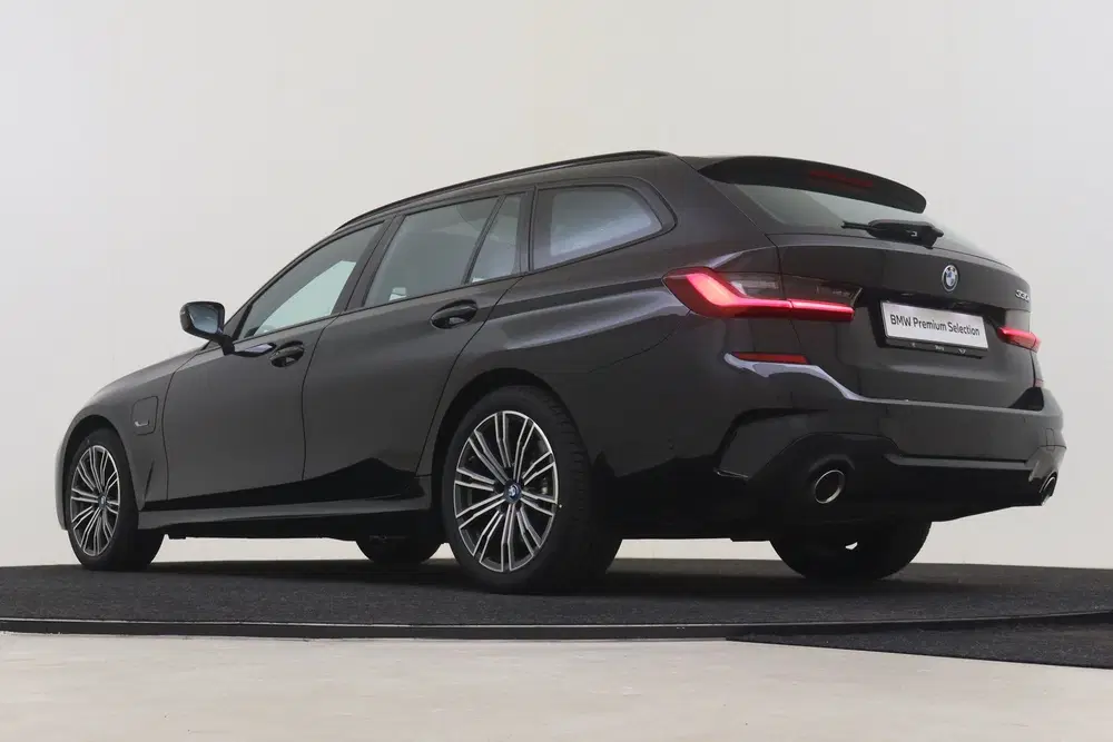 BMW 3-serie 330e High Executive M-Sport Automaat uit 2022, foto 11