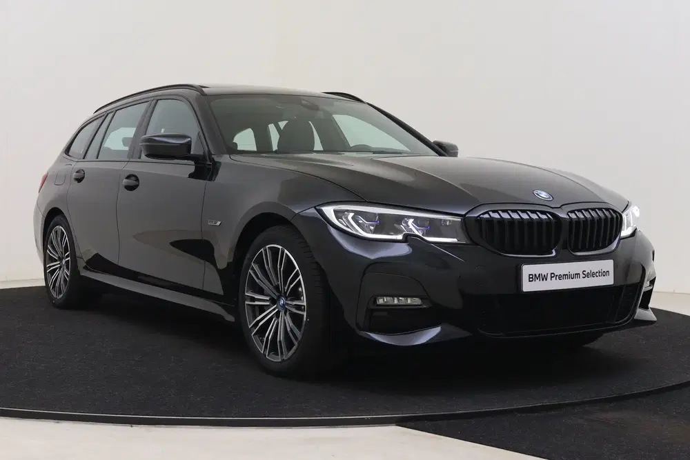 BMW 3-serie 330e High Executive M-Sport Automaat uit 2022, foto 13
