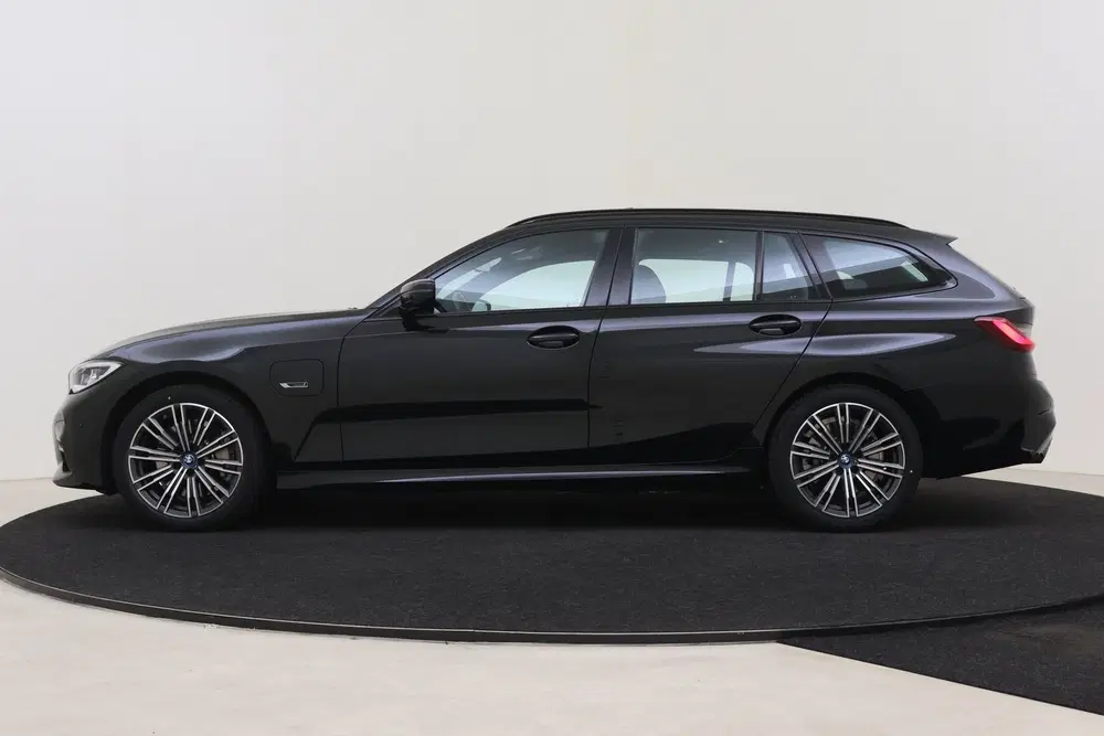 BMW 3-serie 330e High Executive M-Sport Automaat uit 2022, foto 14