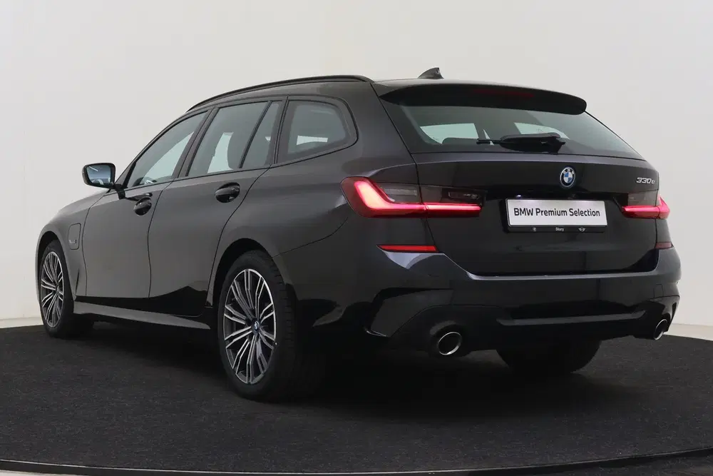 BMW 3-serie 330e High Executive M-Sport Automaat uit 2022, foto 15