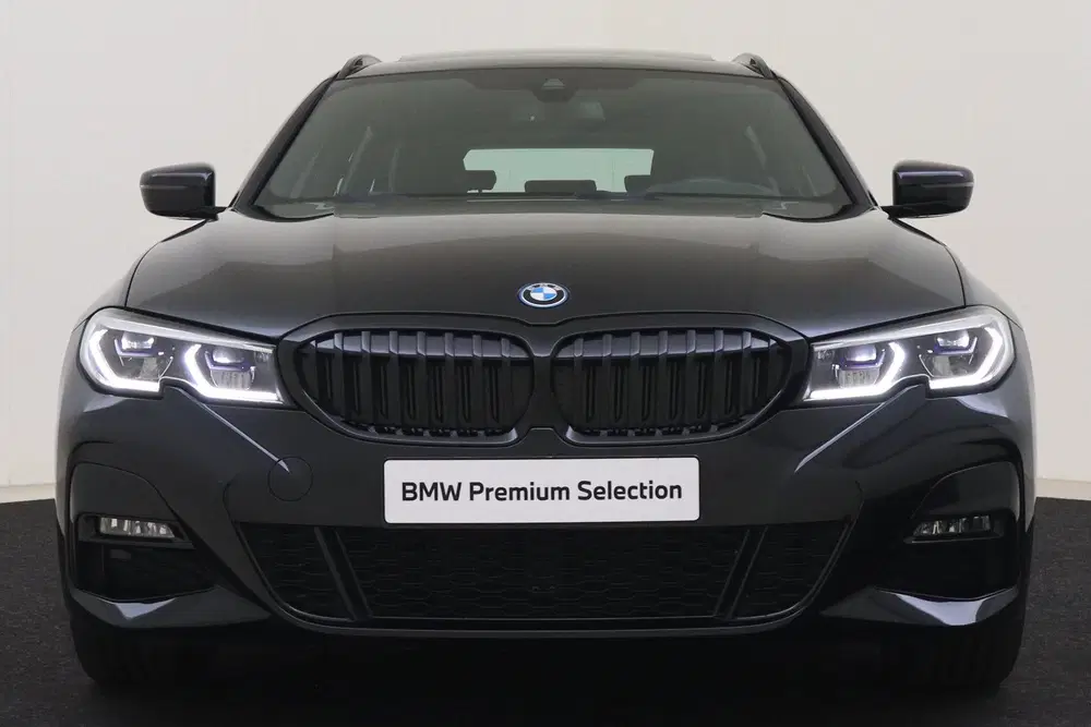 BMW 3-serie 330e High Executive M-Sport Automaat uit 2022, foto 4
