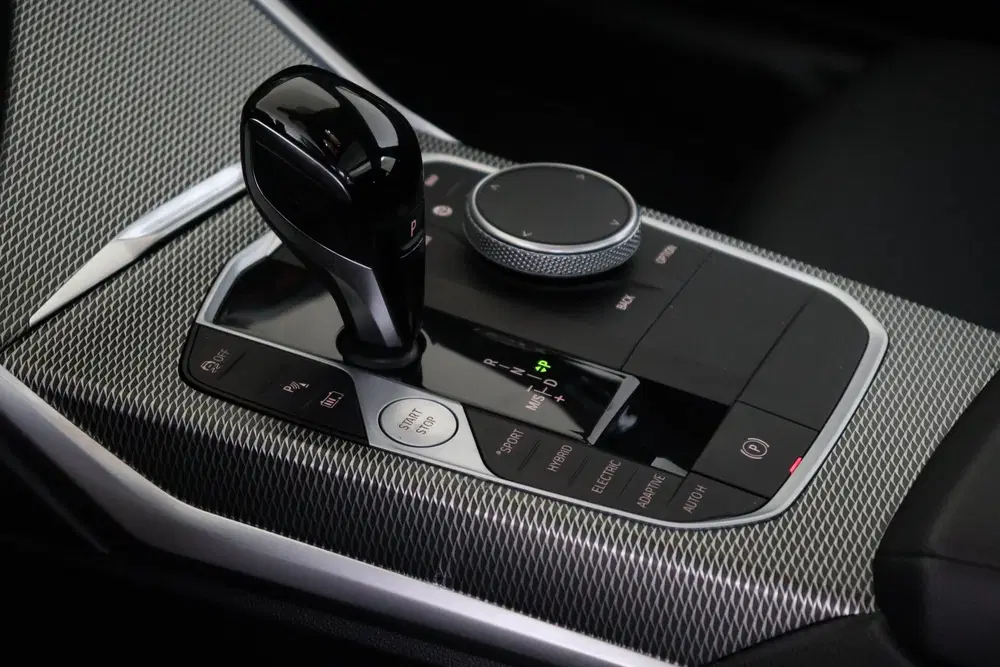 BMW 3-serie 330e High Executive M-Sport Automaat uit 2022, foto 6