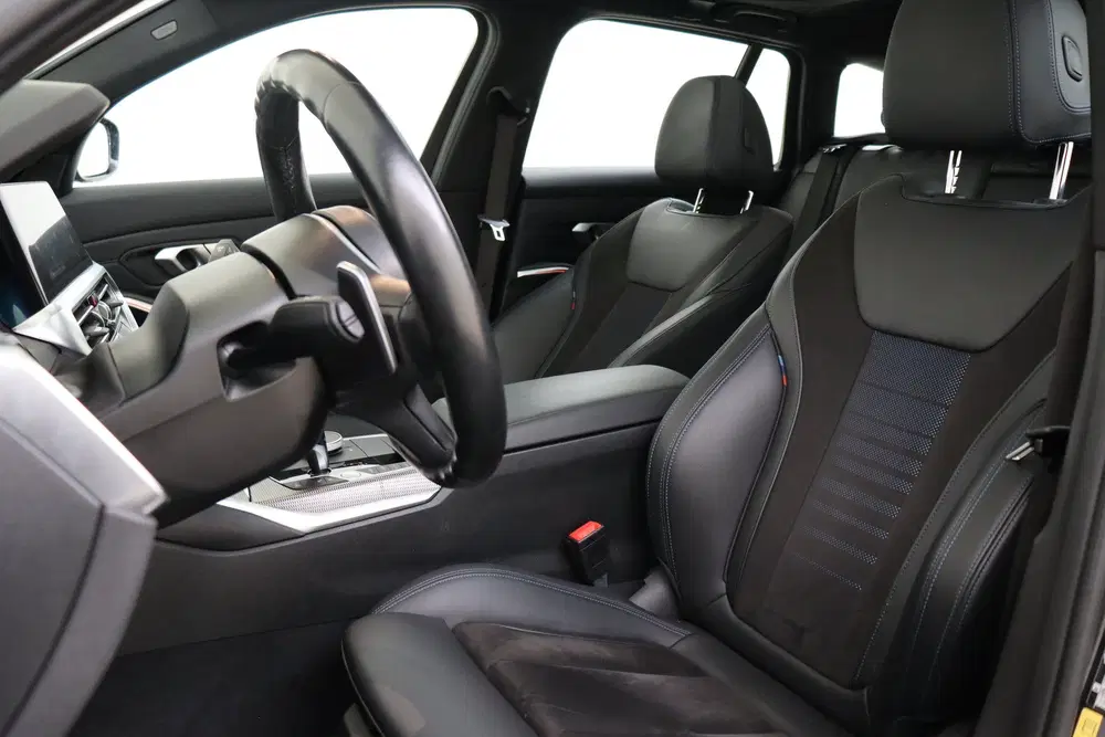 BMW 3-serie 330e High Executive M-Sport Automaat uit 2022, foto 8